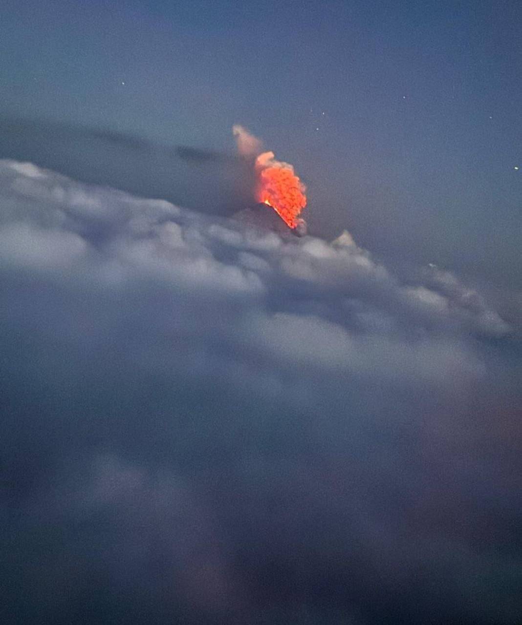 俄8.7级地震后，欧亚大陆最高活火山喷发