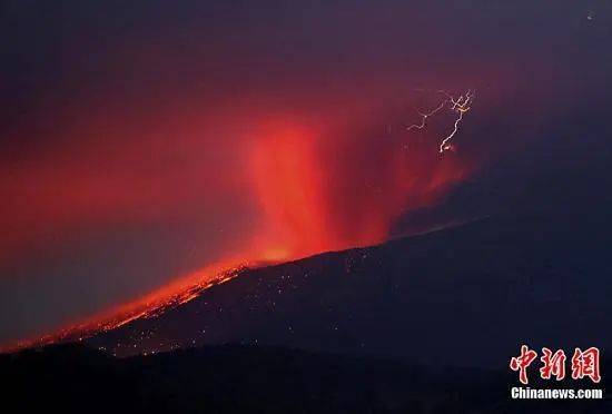 日本火山连续喷发