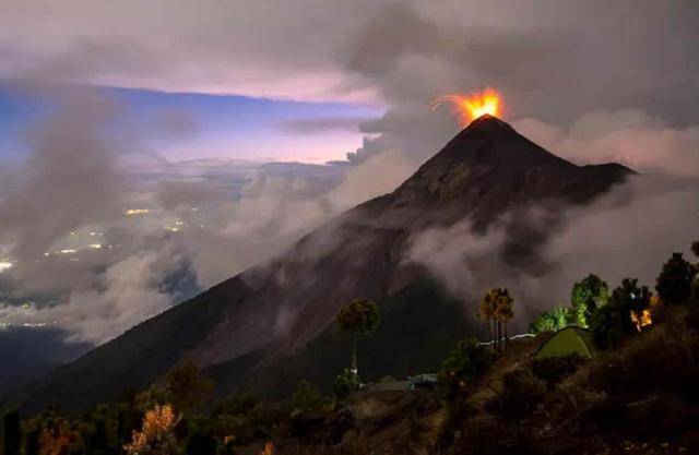 危地马拉富埃戈火山喷发