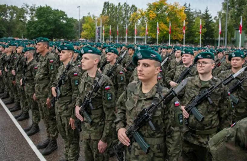 波兰阻碍中欧班列,英国强势插手,不到一天,中俄就迅速反击