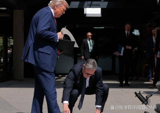 特朗普万万不会想到,他冒着生命危险访英,斯塔默还给了他一巴掌