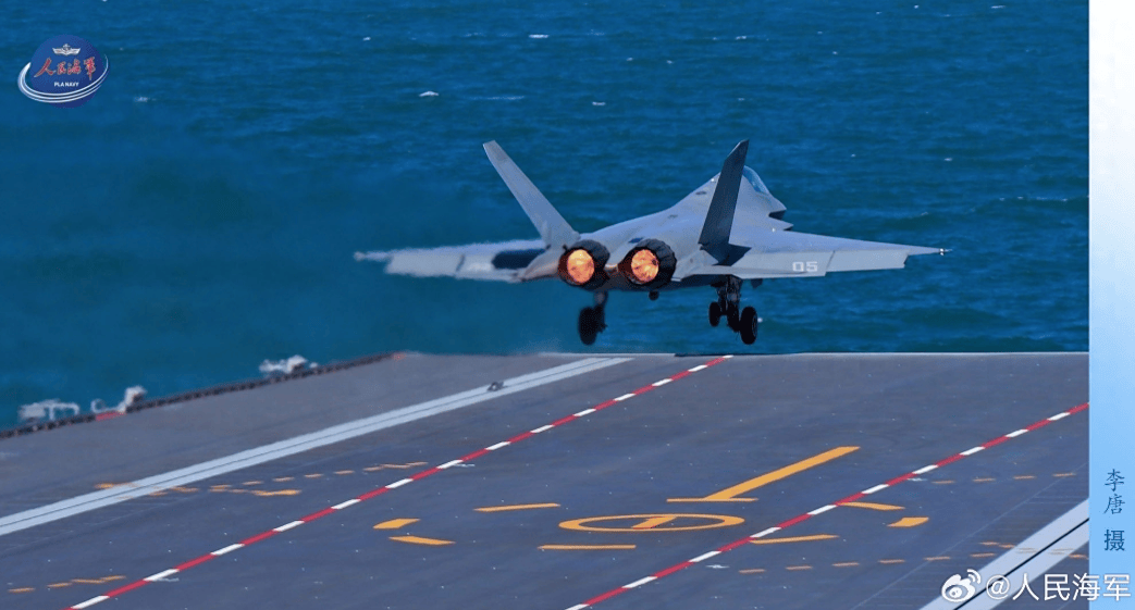 歼-35从福建舰上弹射起飞,解放军向全世界宣告,中国航母顶级战力!