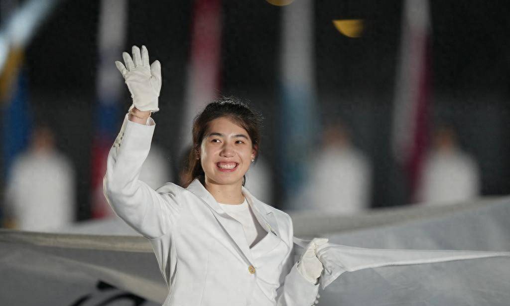 九金传奇!张雨霏首登世运会开幕式,人文体育共鸣成都情