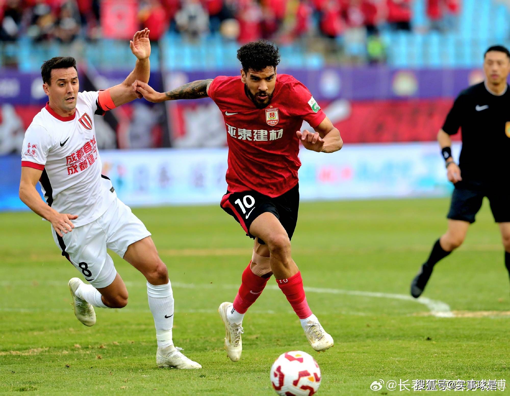 申鲁战!央视领衔3大频道聚焦,五星体育连播上海双雄,蓉城亚泰首尾对话