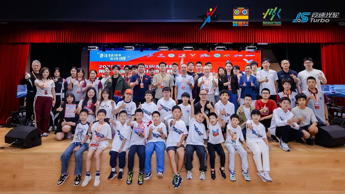 科技体育魅力绽放,虚拟赛车精彩绝伦!