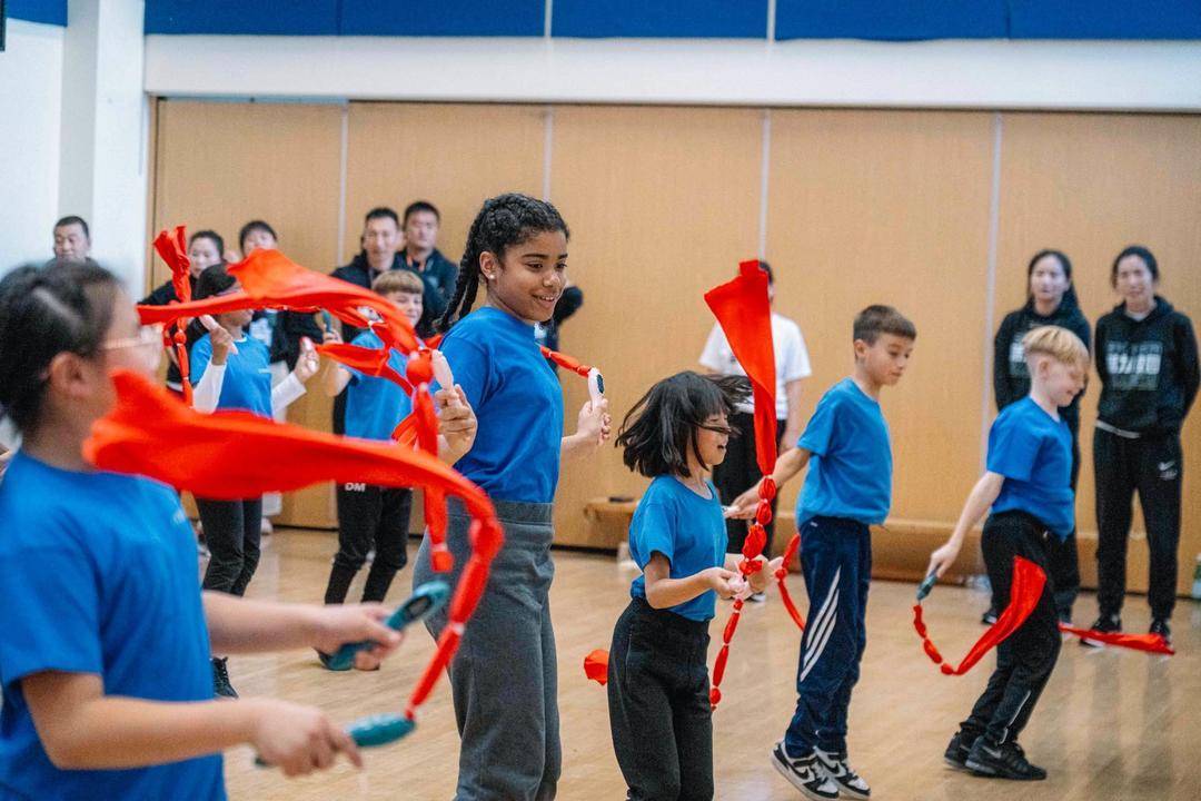 体育如何培养青少年心理韧性?中英教师共探校园体育“活力”密码