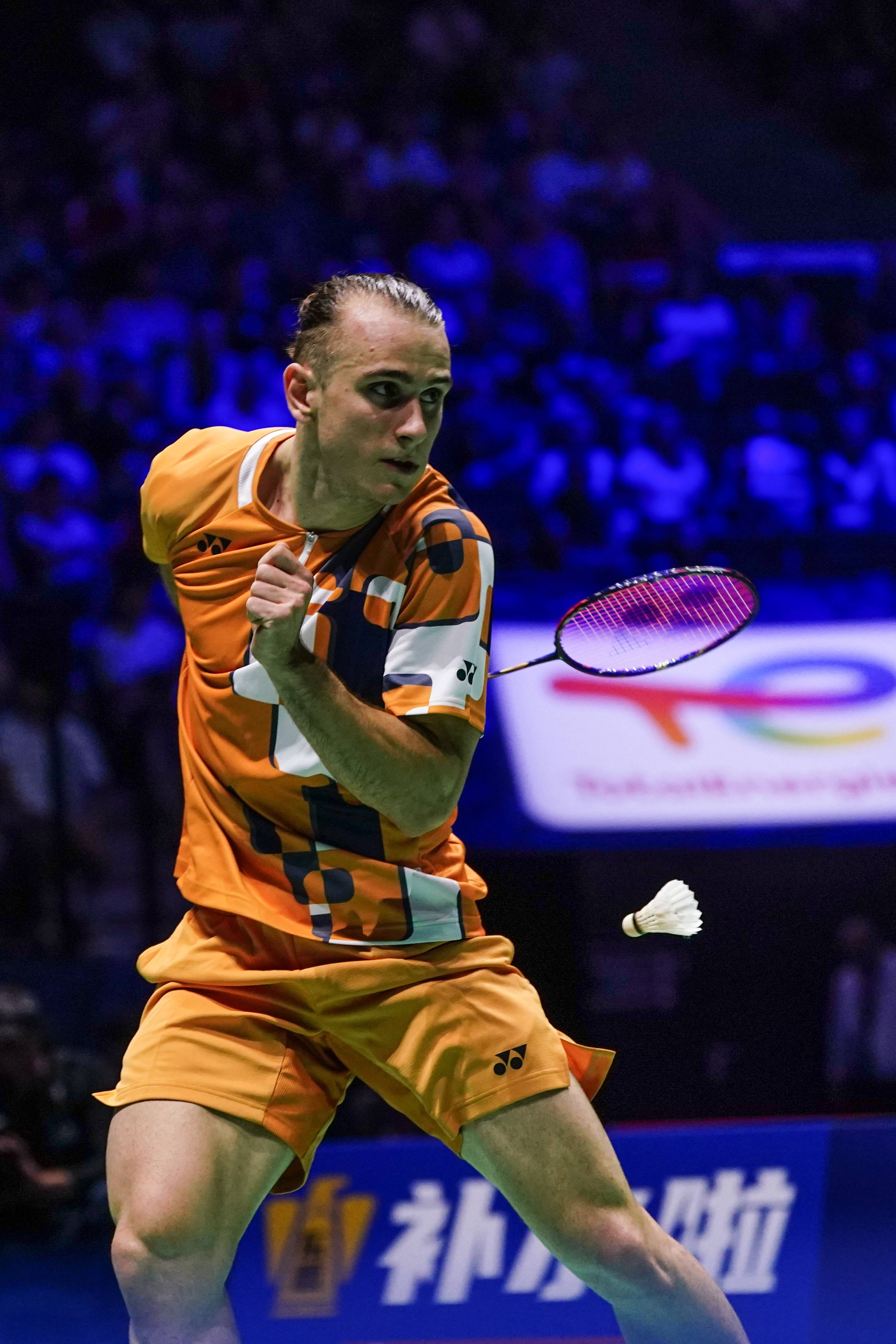 (体育)羽毛球——世锦赛:翁泓阳晋级八强