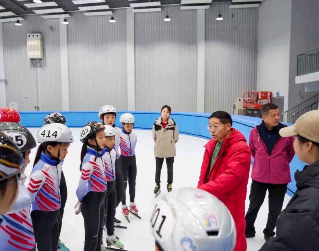 罗冬灵局长赴省体育运动学校调研