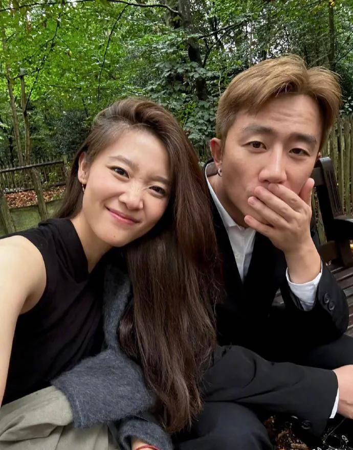 有颜有才!黄轩女友居然做过雅思官网模特,一看就英文很好的样子