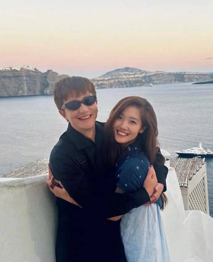 有颜有才!黄轩女友居然做过雅思官网模特,一看就英文很好的样子