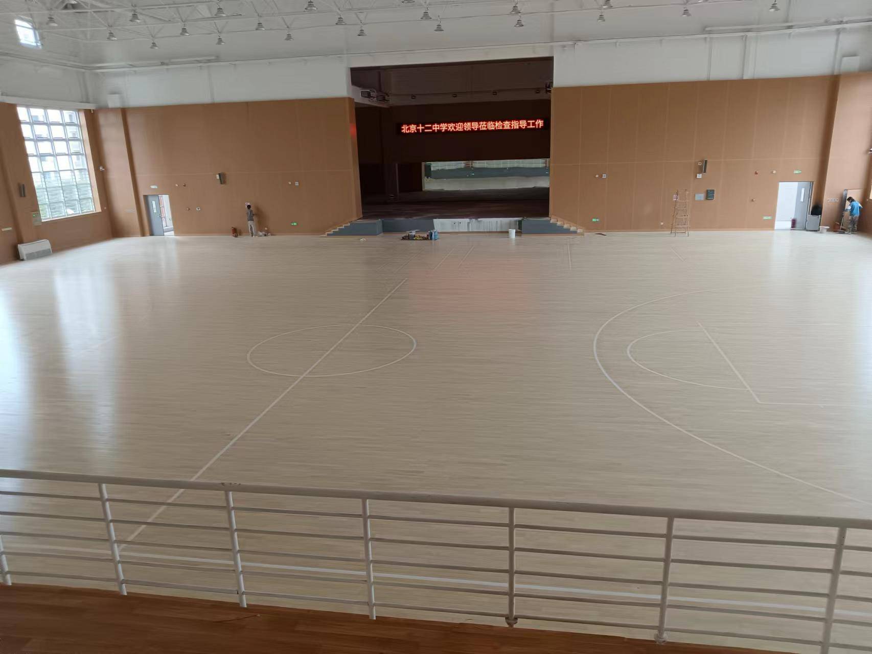 体育运动木地板翻新的注意事项？浩林体育