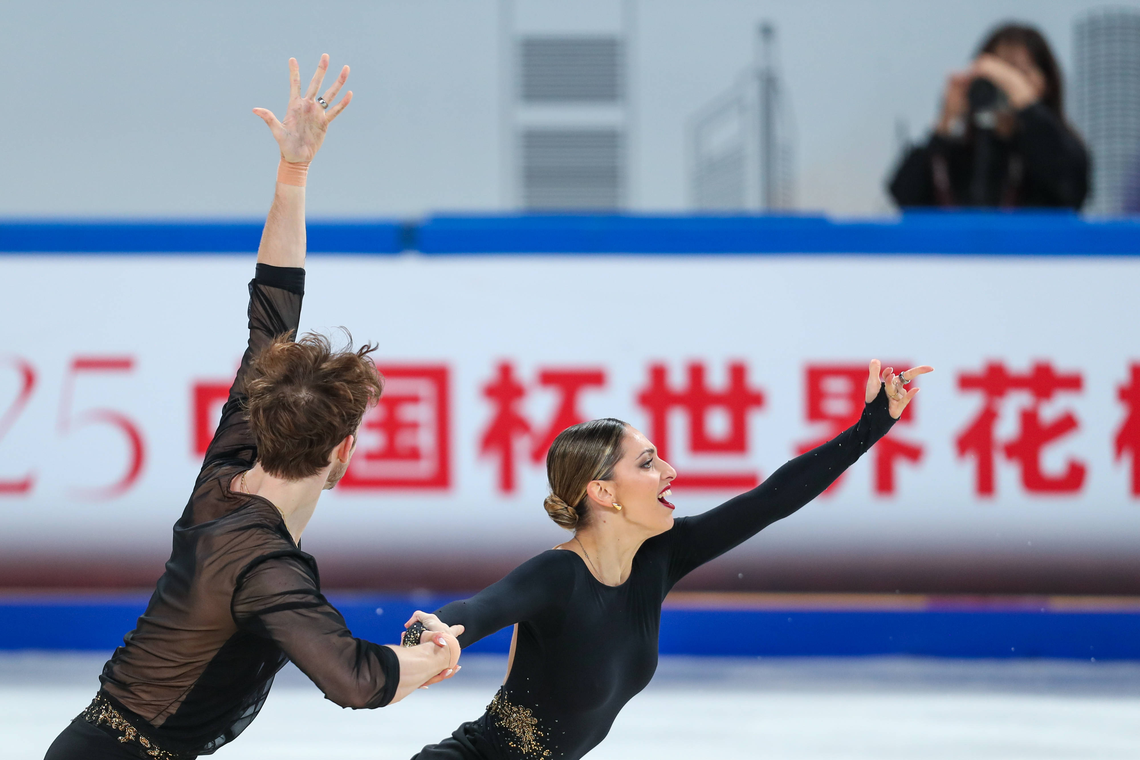 （体育）花样滑冰——中国杯：双人滑短节目赛况