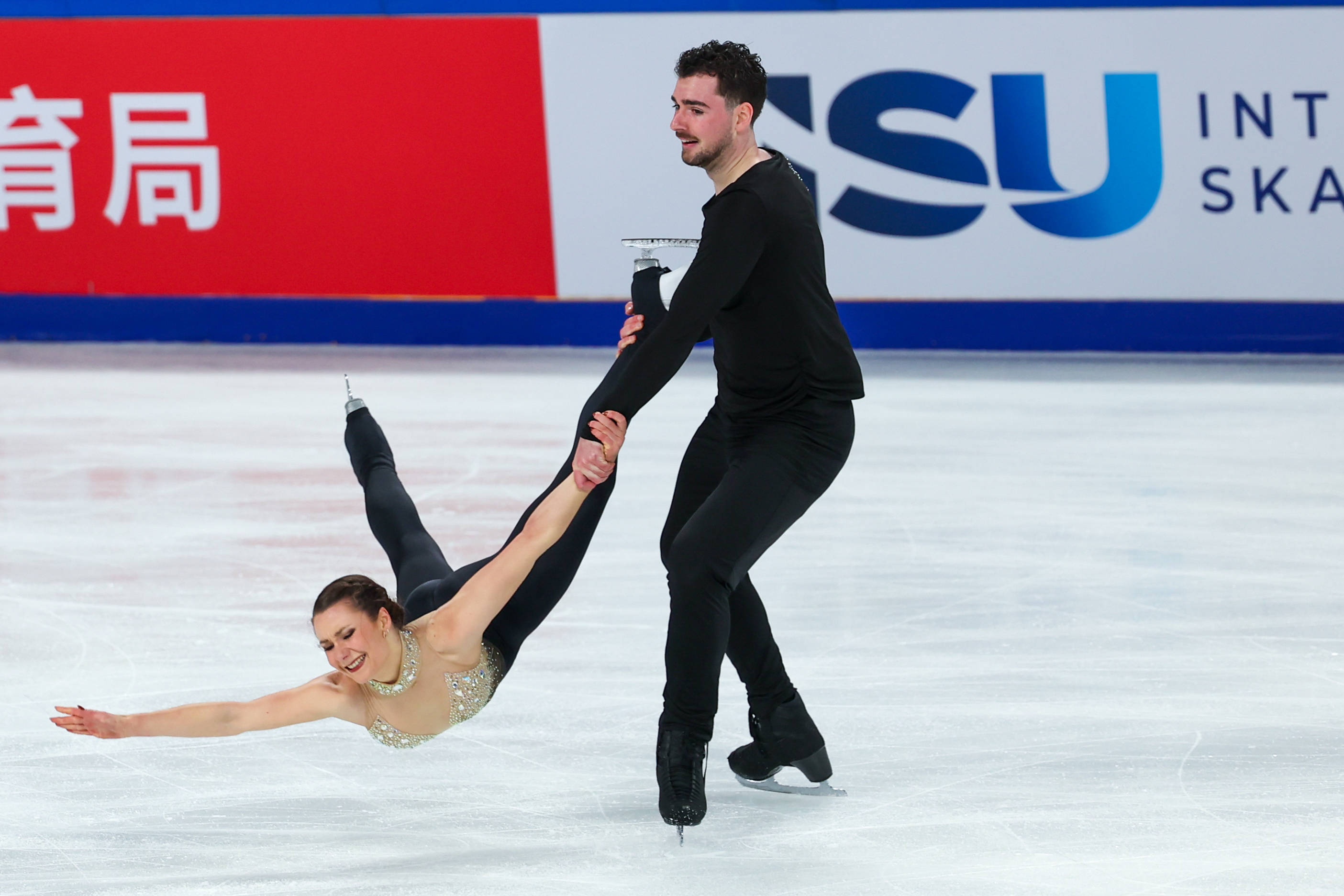 （体育）花样滑冰——中国杯：双人滑短节目赛况
