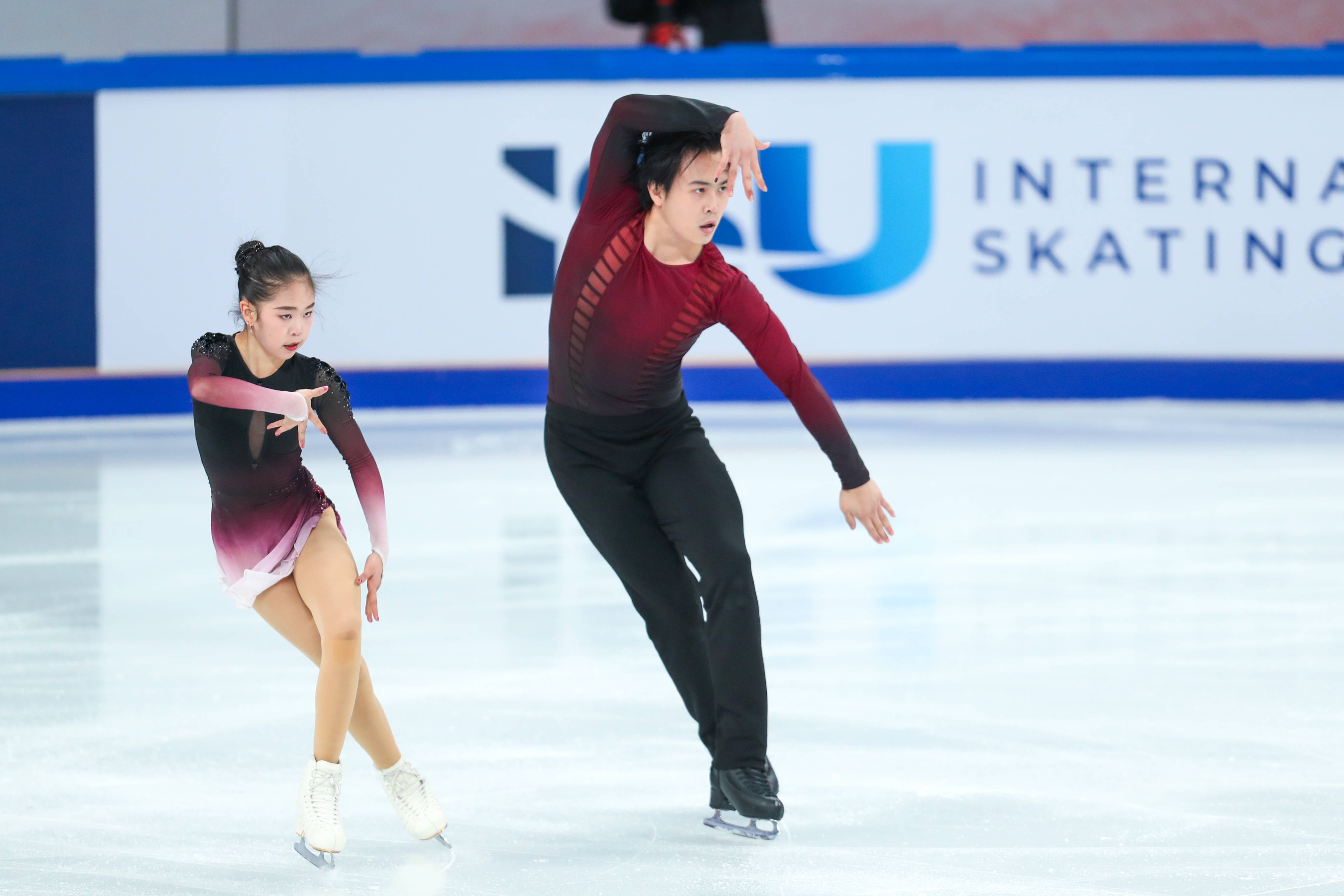 （体育）花样滑冰——中国杯：双人滑短节目赛况