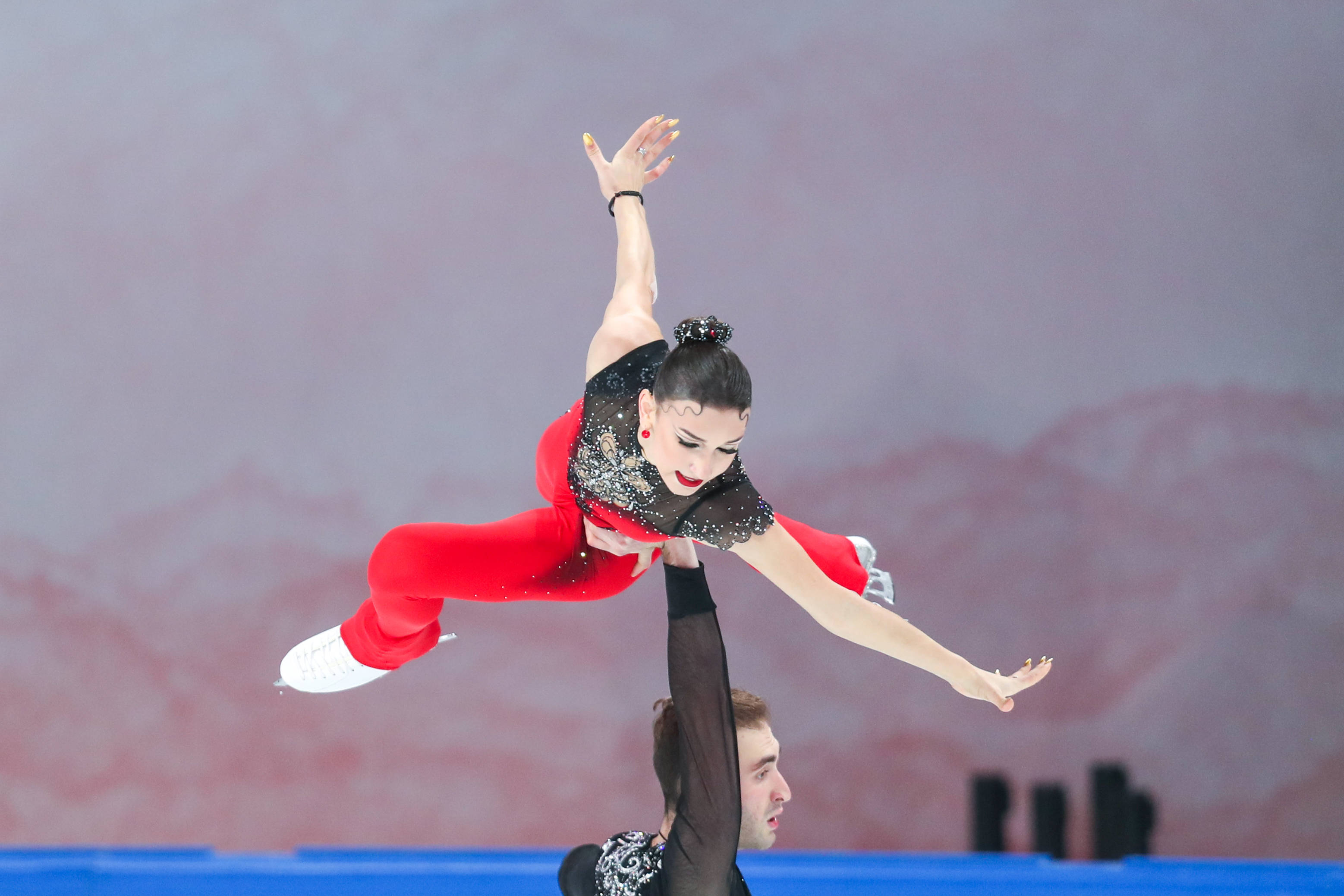 （体育）花样滑冰——中国杯：双人滑短节目赛况