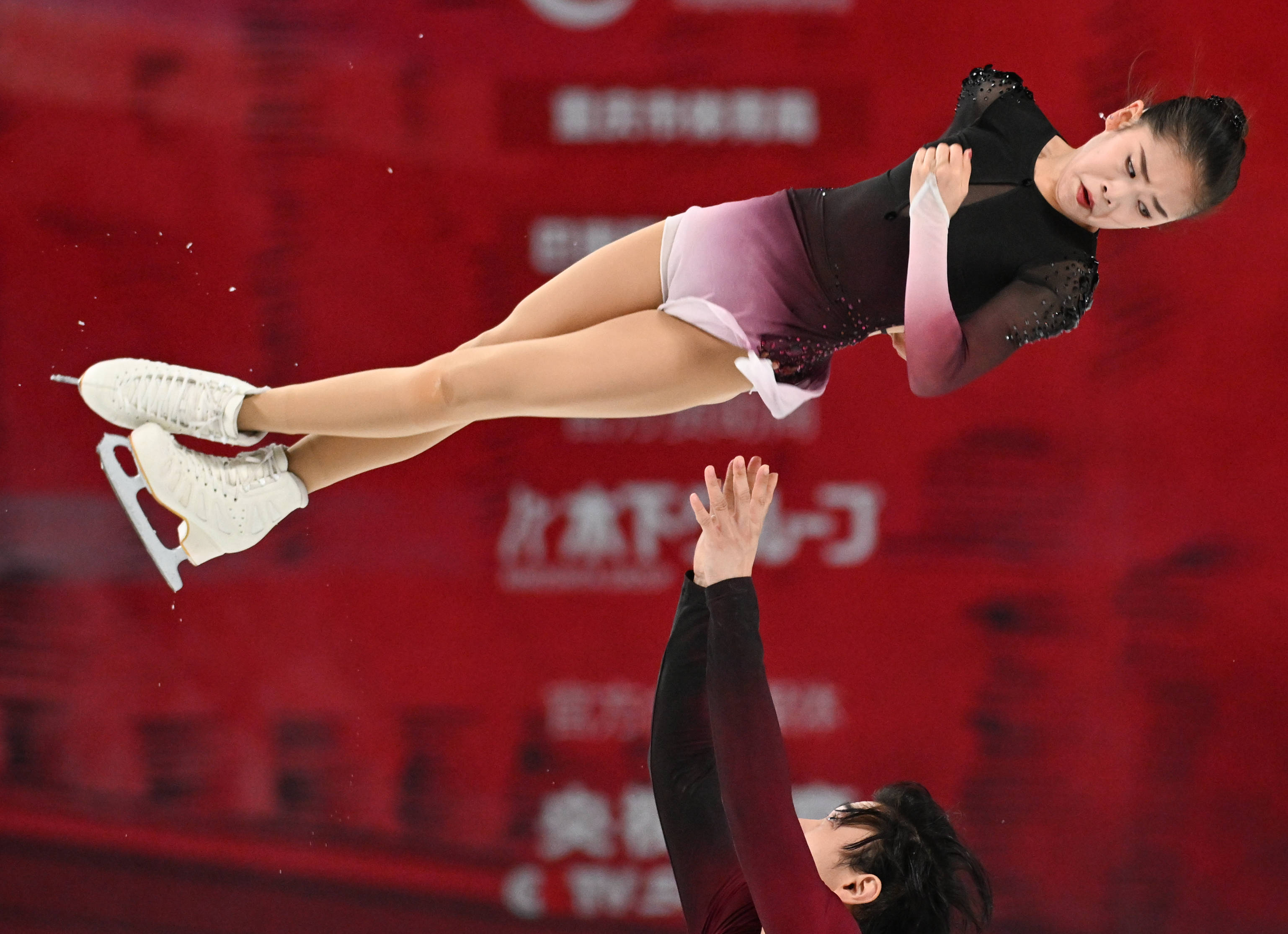 （体育）花样滑冰——中国杯：双人滑短节目赛况