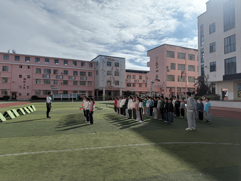 【党建引领·队伍提升】党建引领强体育，五育并举绽芳华——实验小学全县小学体育优质课现场教学竞赛喜获佳绩