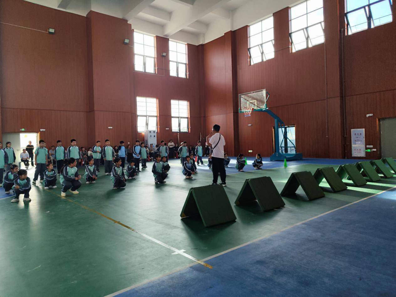 【党建引领·队伍提升】党建引领强体育，五育并举绽芳华——实验小学全县小学体育优质课现场教学竞赛喜获佳绩