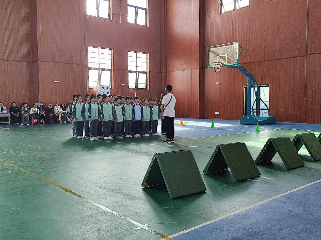 【党建引领·队伍提升】党建引领强体育，五育并举绽芳华——实验小学全县小学体育优质课现场教学竞赛喜获佳绩