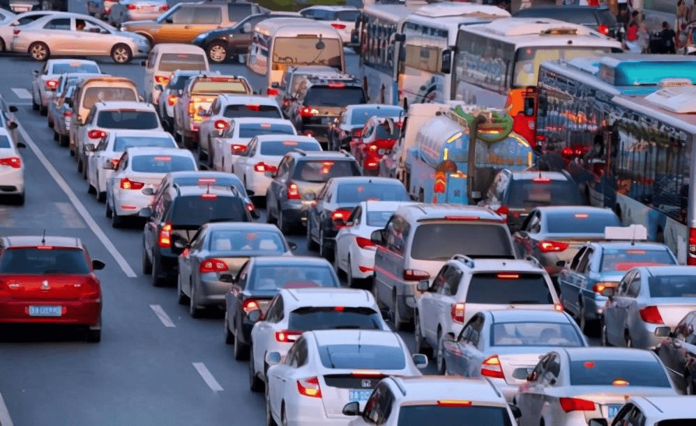 开发体育直播平台，怎么确保同时在线数百千万用户，系统不宕机