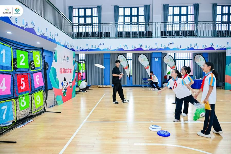 关注青少年体育发展与健康促进,“公益体彩 快乐操场”走进宝山